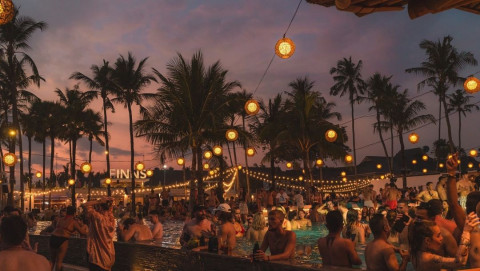 5 Rekomendasi Beach Club Kekinian dan Instagramable di Bali: Edisi Canggu & Seminyak 2022